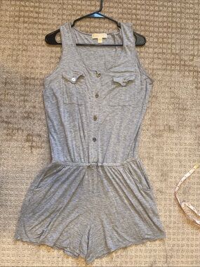 Michael Kors Romper Gray Sleeveless V-Neck Top shorts size large button up